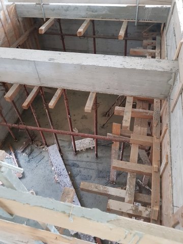 liscando del pavimento ultima capriata e inizio lavori impianti idraulici bagni sala bagagli 03102017 16
